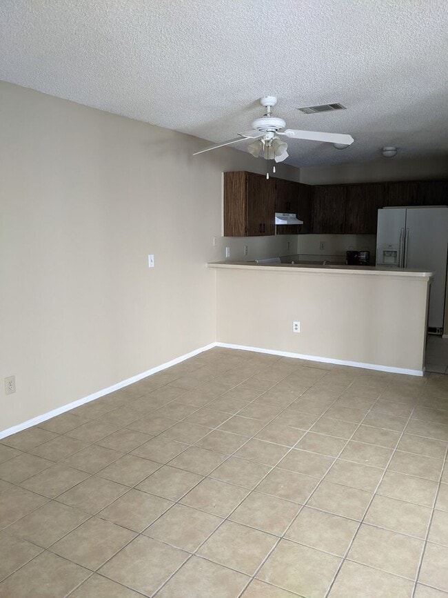 Building Photo - Oakwood Villas - Two Bedroom Two Bath Town...