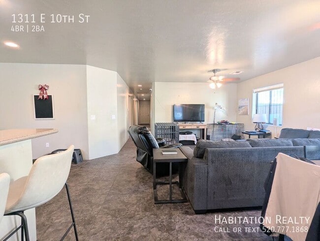 Building Photo - 1311 E 10th St