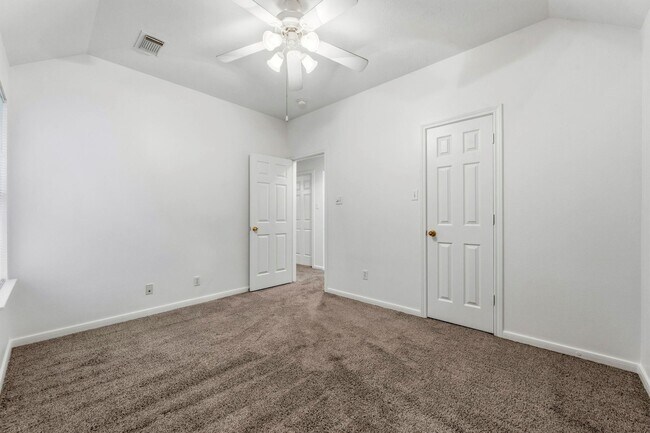 Building Photo - 103 Ledgestone Pl