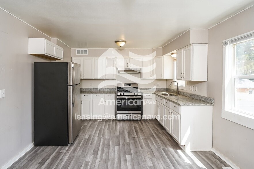 Building Photo - 445 N 9th Ave