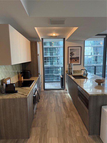 Building Photo - 801 S Miami Ave