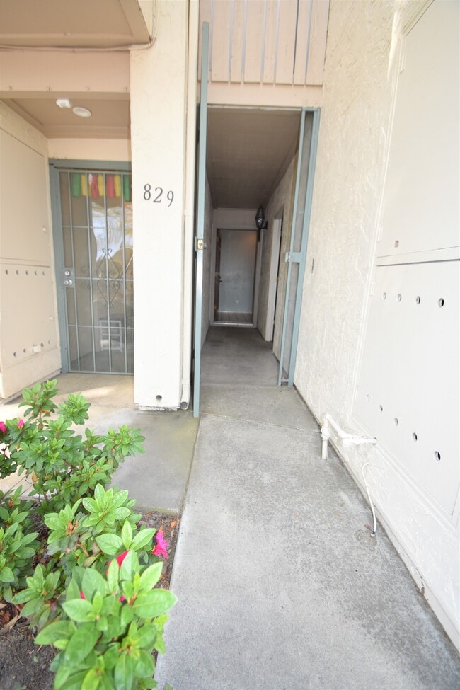 Building Photo - 827 Kingfisher Ter