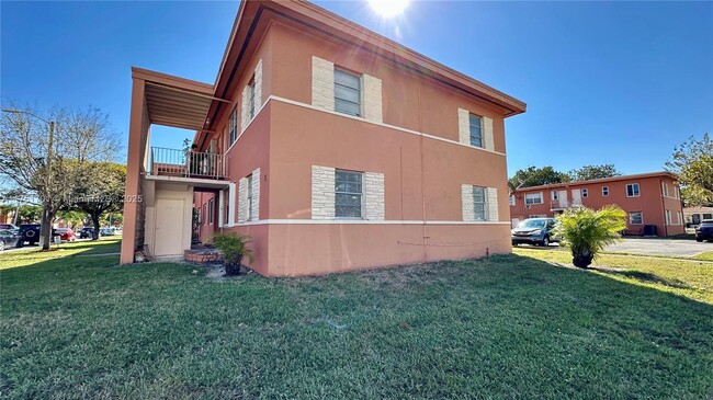 Building Photo - 3670 SW 10th St