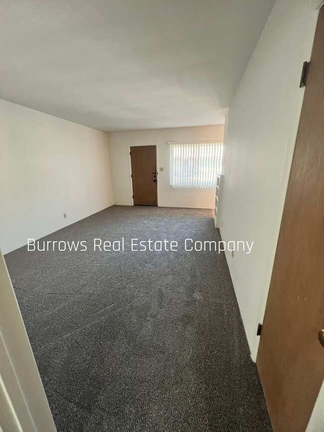 Building Photo - Midtown Ventura - 1 bedroom, 1 bathroom upstairs apartment