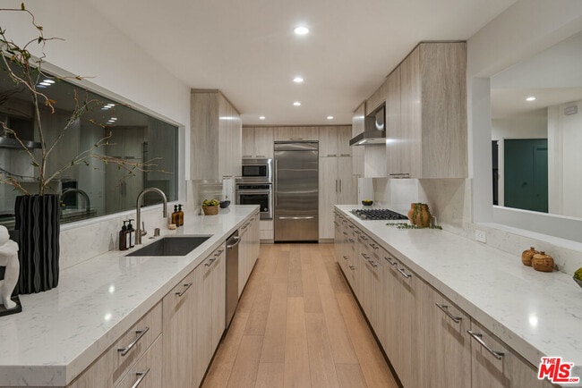 Building Photo - 3564 Multiview Dr