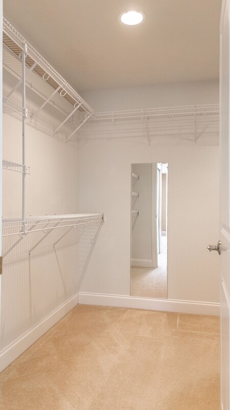 Building Photo - 401 Longwood Place