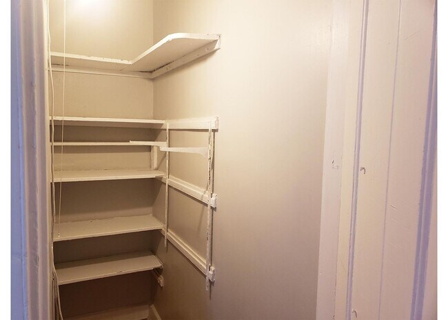 Building Photo - 3218 Bishop St