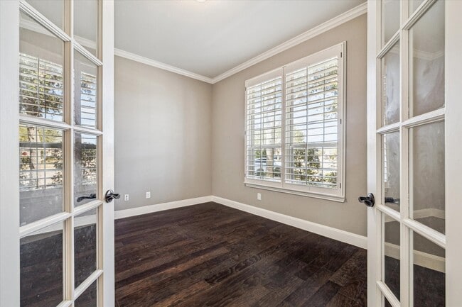 Building Photo - 5902 Chatham Cove