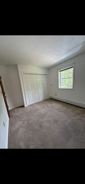 Building Photo - 76 Groton Rd