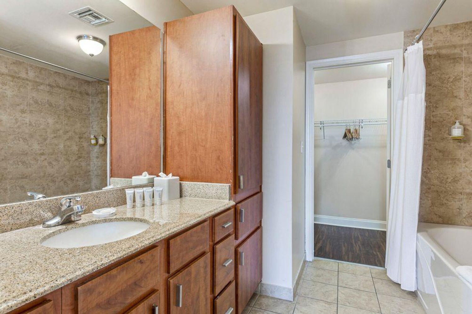 Building Photo - 925 Common St