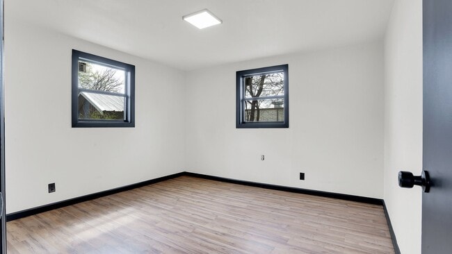 Building Photo - Updated 3 Bedroom Rental $1100/Month