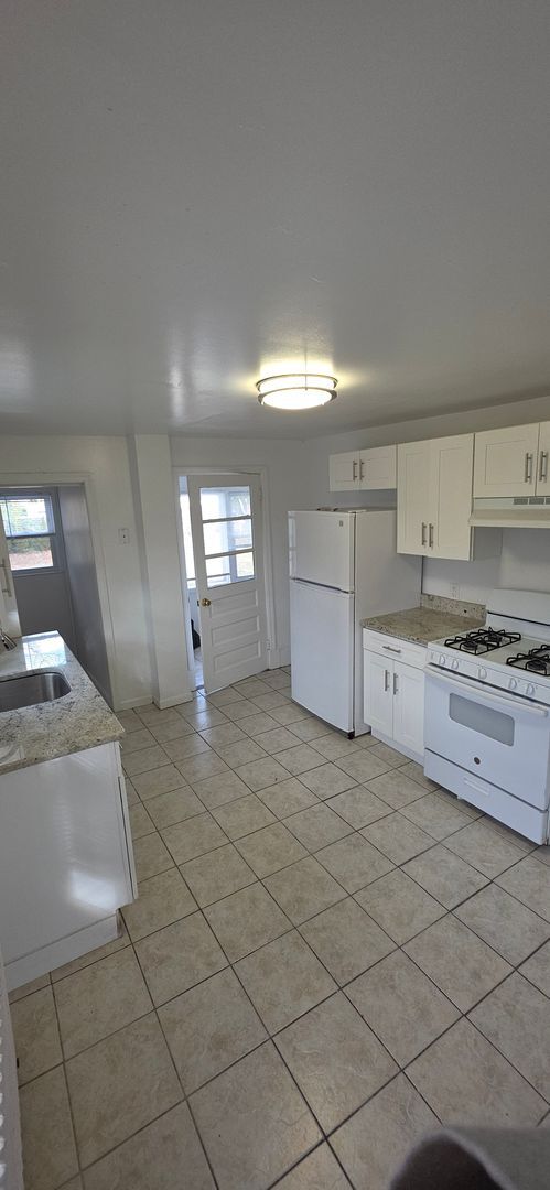 Building Photo - Stunning 3 Bedroom House for Rent in Neptune!