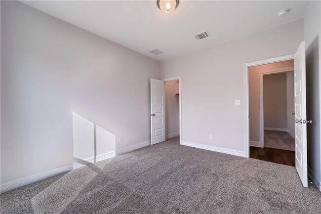 Building Photo - 133 White Steppe Way