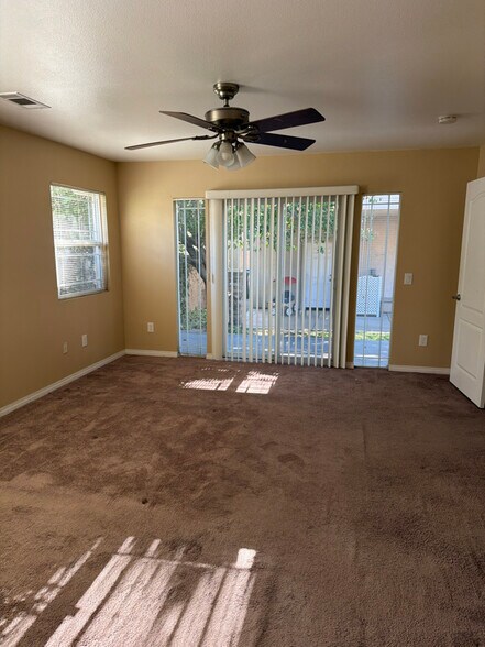 Building Photo - 737 S Walnut Ave