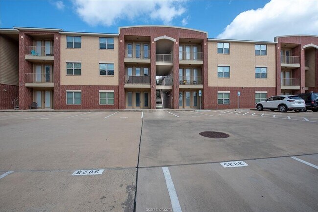 Building Photo - 1915 Dartmouth St