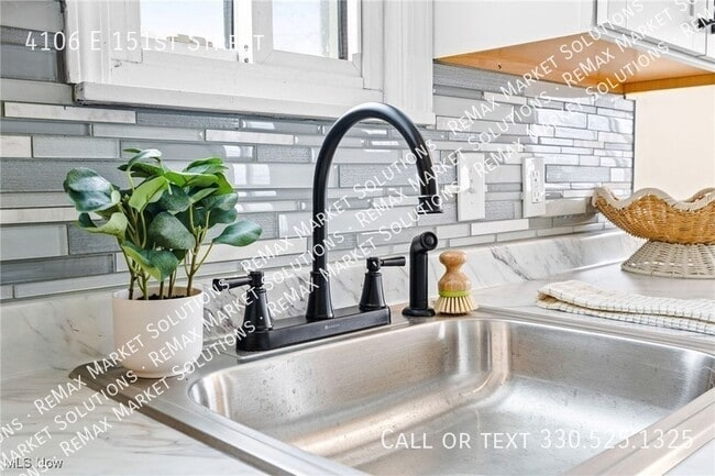 Building Photo - 4106 E 151st St