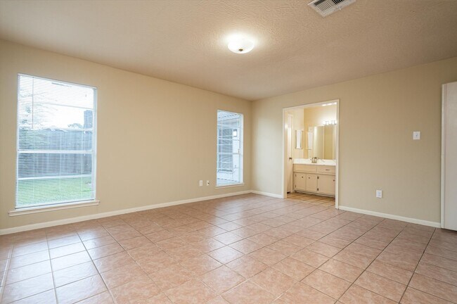Building Photo - 9306 Sanford Rd