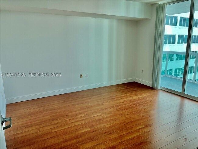 Building Photo - 1800 N Bayshore Dr