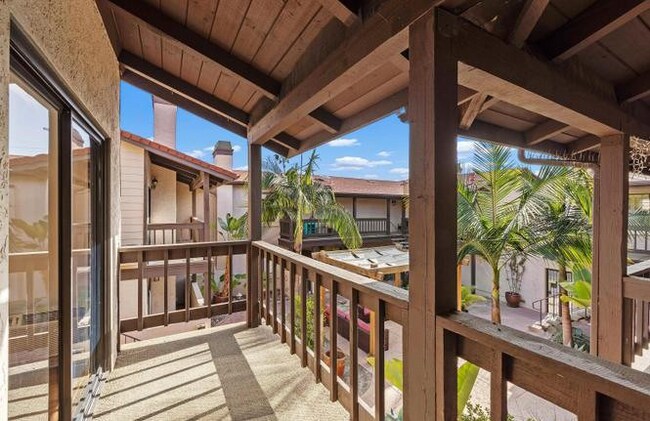 Building Photo - Discover the charm of this top-floor apart...