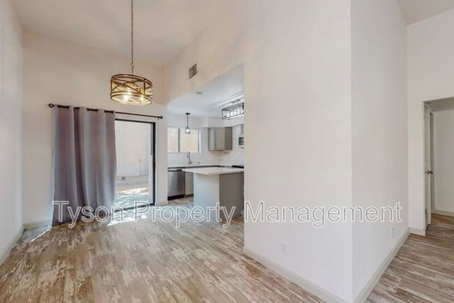 Building Photo - 10205 Las Casitas St NE