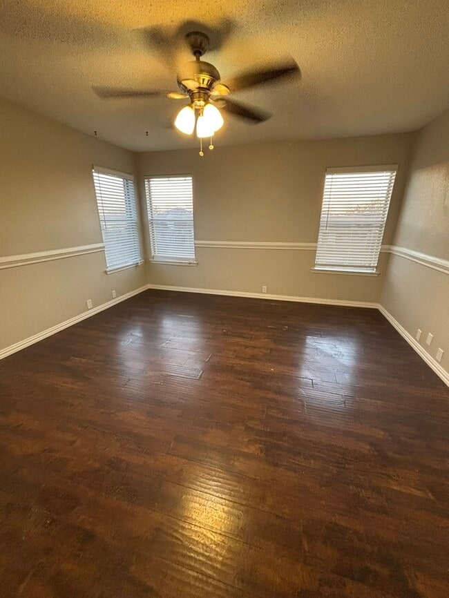 Building Photo - Charming 4 bed, 3 bath house for rent in w...