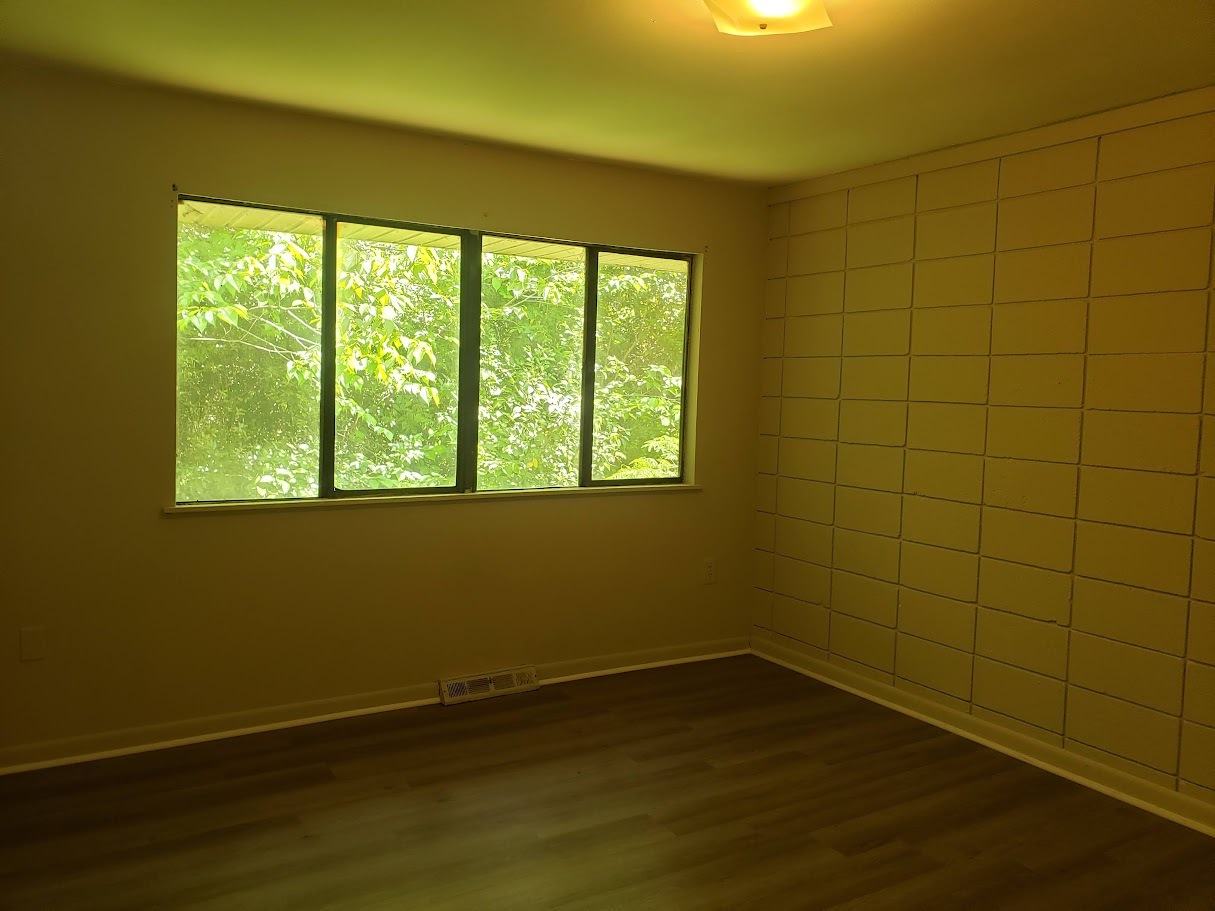 Building Photo - 203 Luther Dr