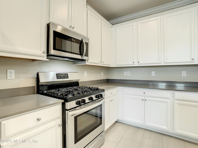 Building Photo - 380 Brybar Dr