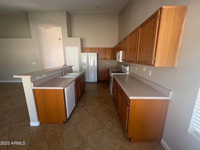 Building Photo - 918 S San Joaquin Ct
