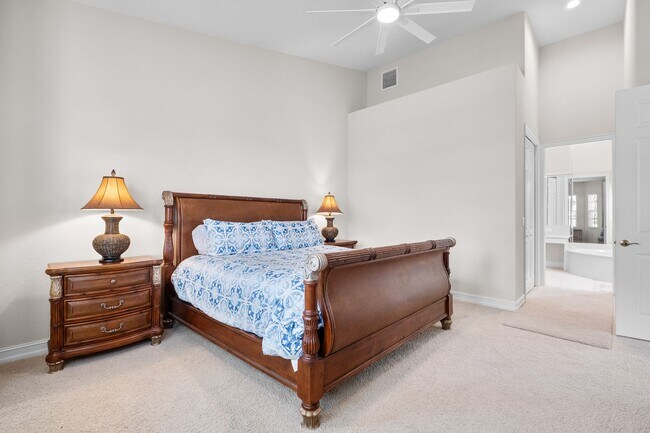 Building Photo - 3 Bed + Flex, 3 Bath 2,686 Sq Ft - Top Floor Coach Home