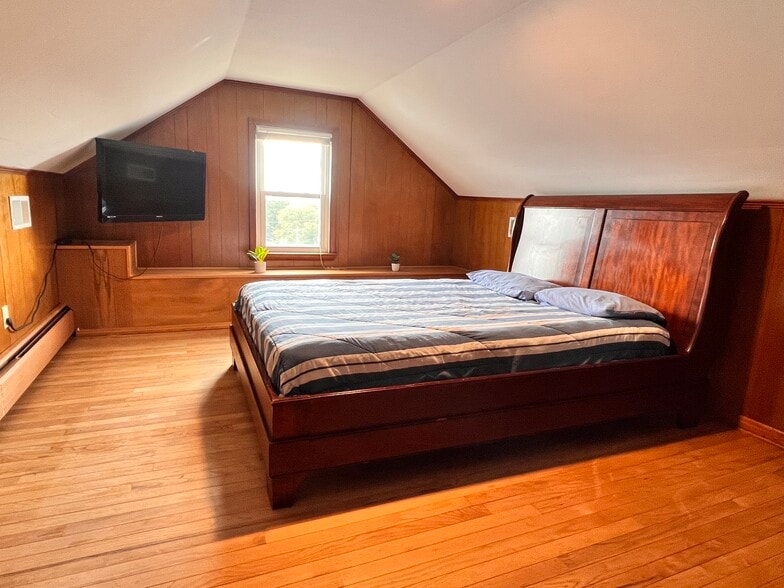 Primary bedroom on second floor with queen bed, 3 closets, & lots of natural light. - 324 Woodland View Dr