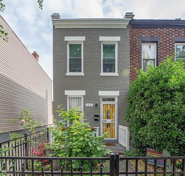 Building Photo - 1611 Rosedale St NE