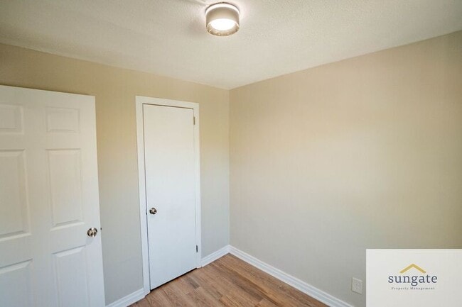 Building Photo - 5318 Patrick Henry Dr