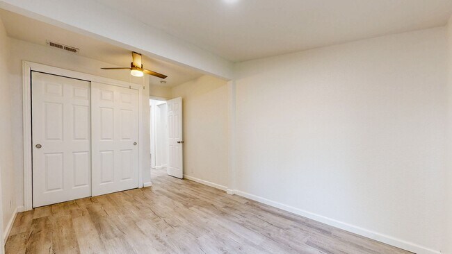 Building Photo - Bright & Clean Single Level FIVE bedroom i...
