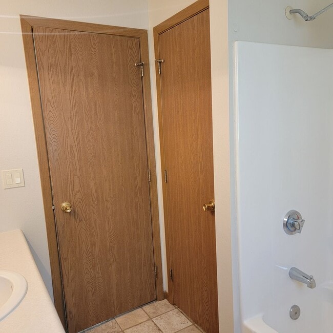 Building Photo - 3 BED | 2 BATH | SPLIT-FOYER HOME | RAPID ...