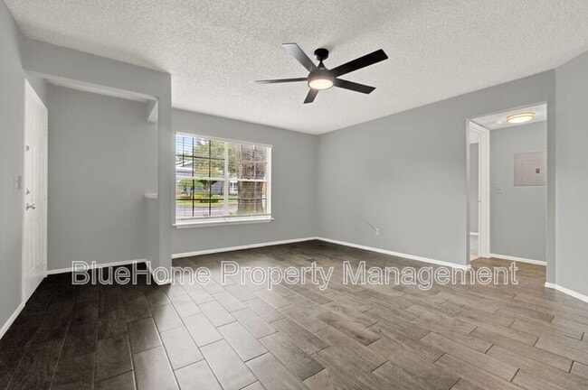 Building Photo - 5405 Lake Margaret Dr