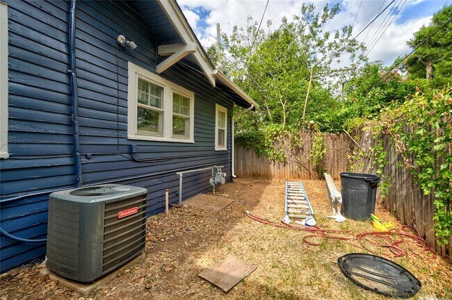 Building Photo - 3711 N Military Ave