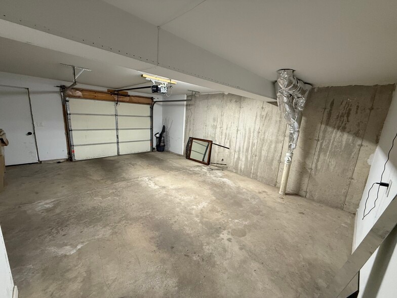 Building Photo - 710 Mesta Ln