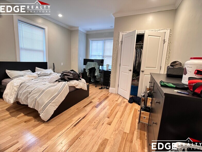 Building Photo - 130 Bigelow St