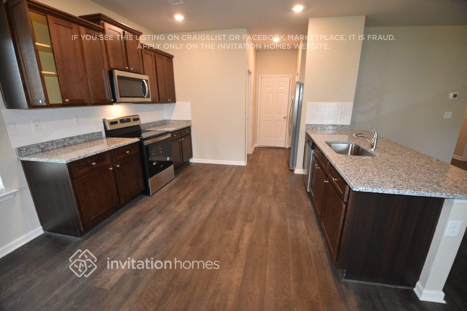 Building Photo - 204 Oliver Dr