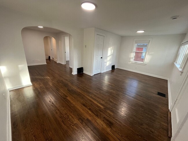 Building Photo - Fully Remodeled House!