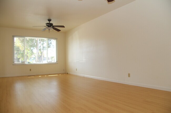 Building Photo - 41058 Bairo Ct