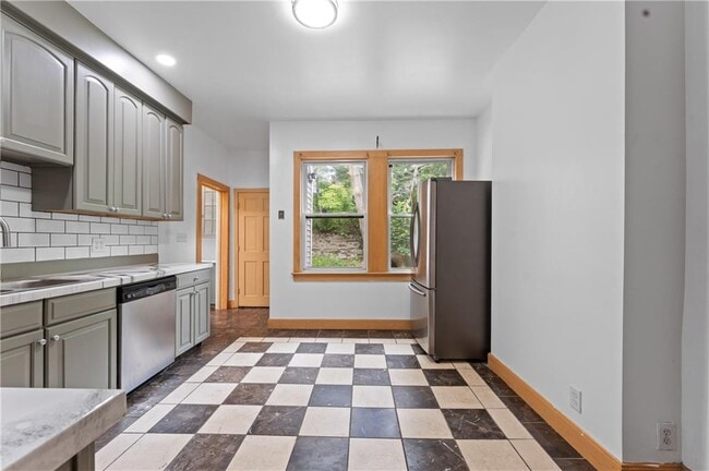 Building Photo - 335 Blackstone St