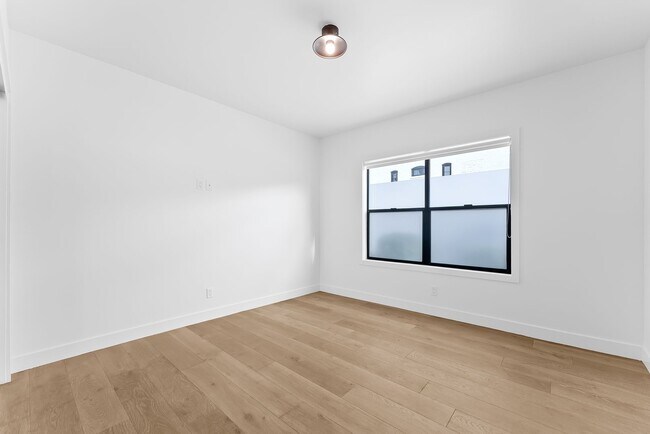 Building Photo - 3377 N Eagle Rock Blvd