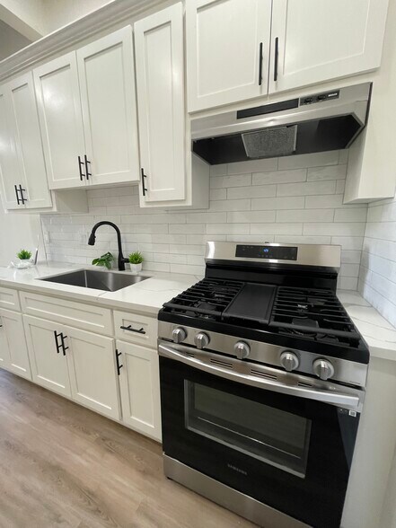 Building Photo - Carlton Park Apartments