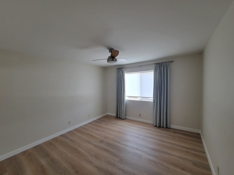 Building Photo - 11 Meadowsweet Way
