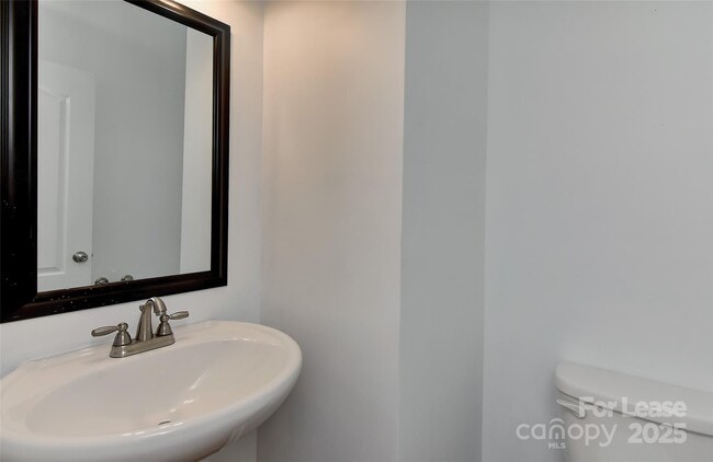 Building Photo - 549 Daventry Ct