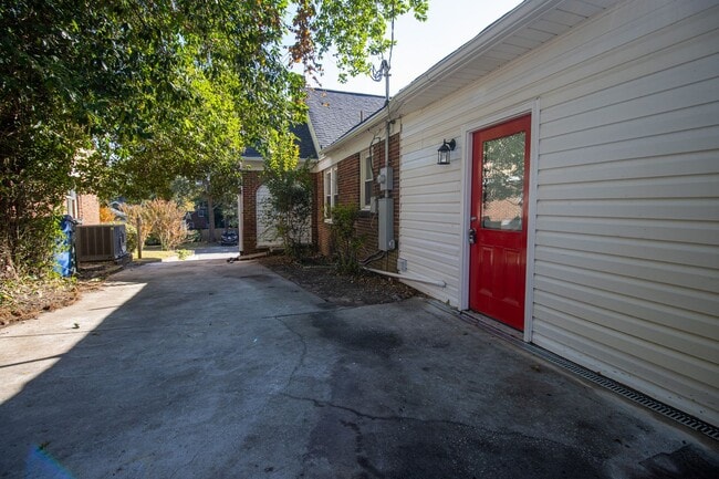 Building Photo - Renovated Historic Columbia Gem: 3-Bed, 2-Bath Home with Modern Updates ~ JUST REDUCED!