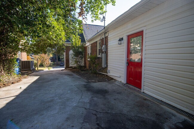 Building Photo - Renovated Historic Columbia Gem: 3-Bed, 2-Bath Home with Modern Updates, Walking Distance to Bull...