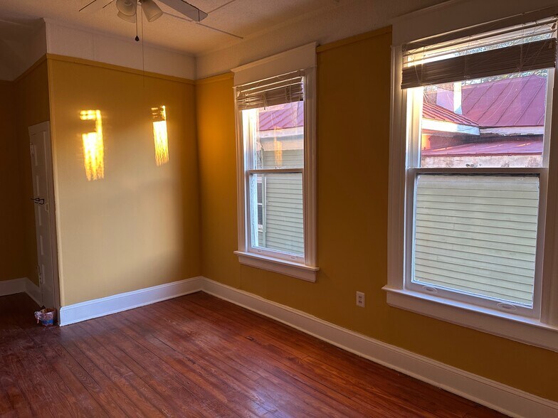 back bedroom - 114 S 5th Ave