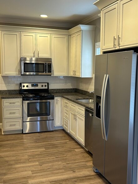 Building Photo - 108 Briar Ln